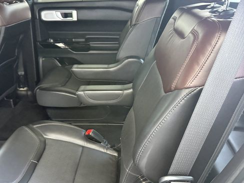Used 2022 Ford Explorer Platinum w/ Equipment Group 601A AWD/4WD image 29
