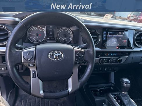 Used 2017 Toyota Tacoma Limited image 7