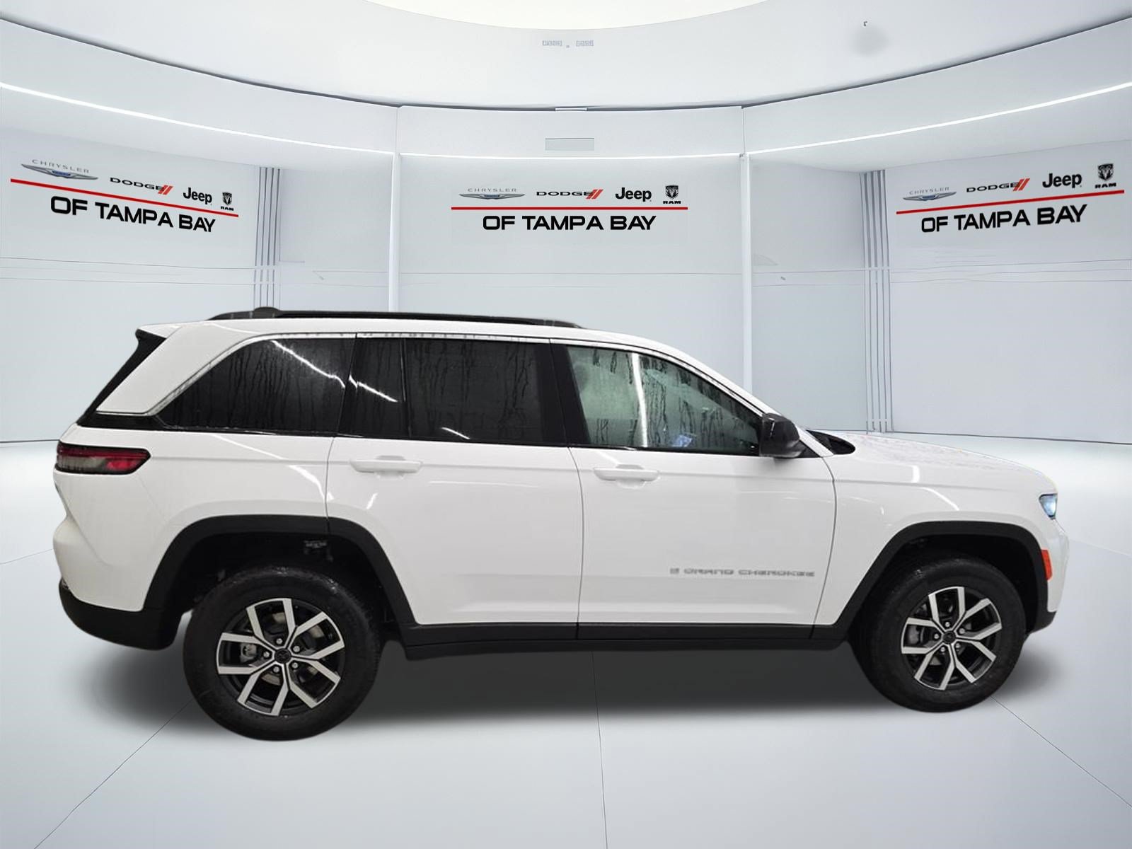 New 2027 Jeep Grand Cherokee Laredo X RWD image 7