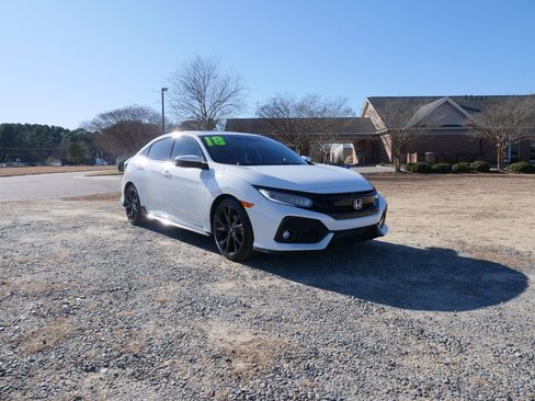 Used 2018 Honda Civic Sport Touring image 9