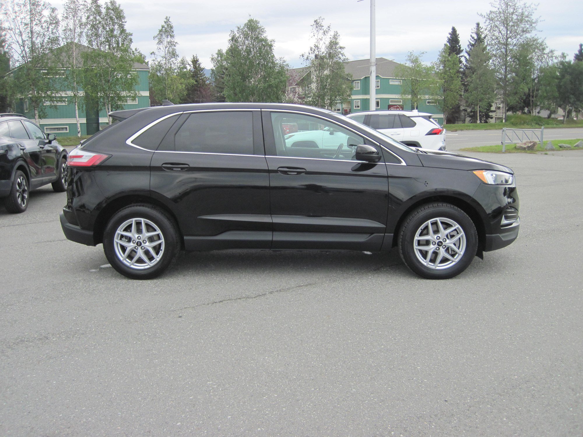 Used 2024 Ford Edge SEL AWD/4WD image 3