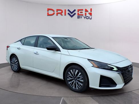 Used 2024 Nissan Altima 2.5 SV image 9