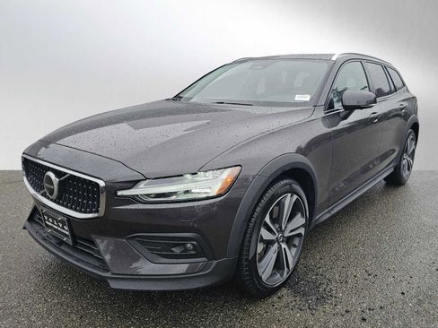 Certified 2025 Volvo V60 B5 Cross Country Plus AWD/4WD image 8
