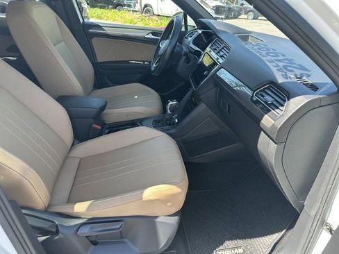 Used 2024 Volkswagen Tiguan SE image 16