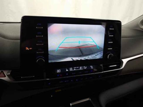 Used 2023 Toyota Sienna XLE image 28