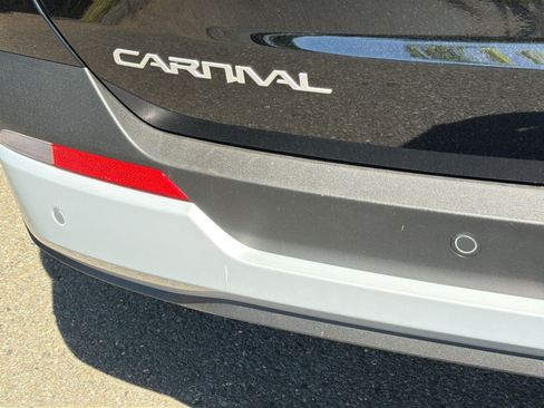 New 2026 Kia Carnival EX FWD image 18