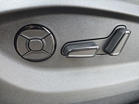 New 2026 Volkswagen Tiguan SE R-Line AWD/4WD image 16