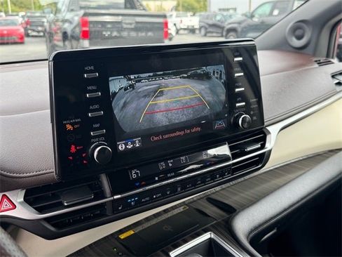 Certified 2023 Toyota Sienna Platinum image 24