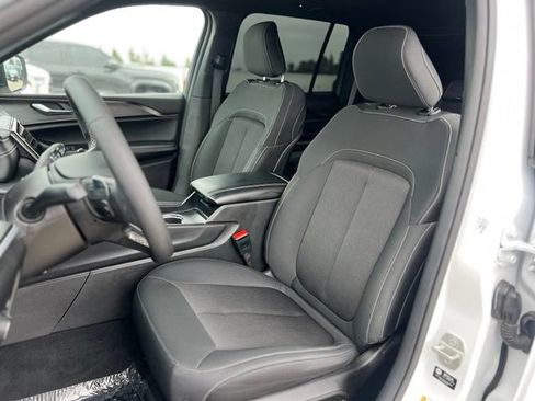 Used 2024 Jeep Grand Cherokee Laredo X RWD image 14