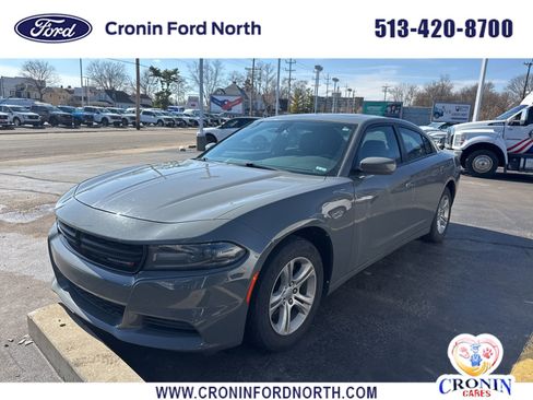 Used 2019 Dodge Charger SXT w/ Cold Weather Package image 2