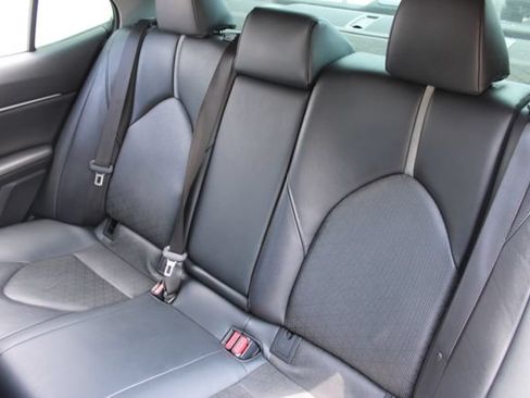 Used 2019 Toyota Camry XSE w/ Navigation Package FWD image 11