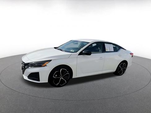 Used 2025 Nissan Altima 2.5 SR FWD image 6