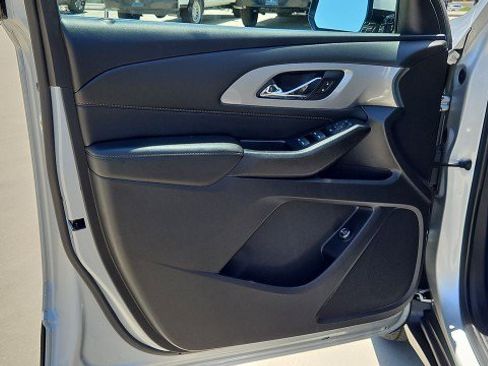 Used 2020 Chevrolet Traverse LT FWD image 21