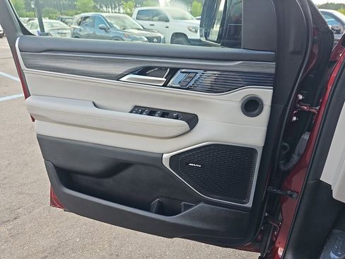 Used 2024 Jeep Wagoneer Series II w/ Flexible Seating Group RWD image 33