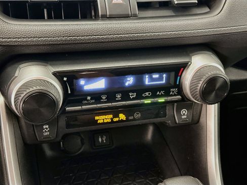 Used 2019 Toyota RAV4 LE w/ All Weather Liner Package AWD/4WD image 24