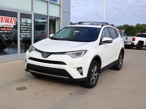 Used 2017 Toyota RAV4 XLE w/ Plus Special Value Package AWD/4WD image 6