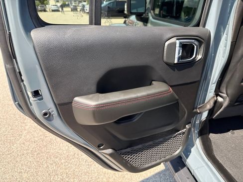 Used 2025 Jeep Wrangler Unlimited Rubicon AWD/4WD image 22