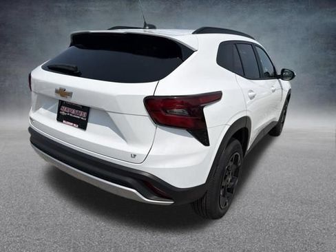 Used 2024 Chevrolet Trax LT FWD image 6