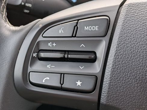 Used 2025 Hyundai Venue SEL FWD image 19