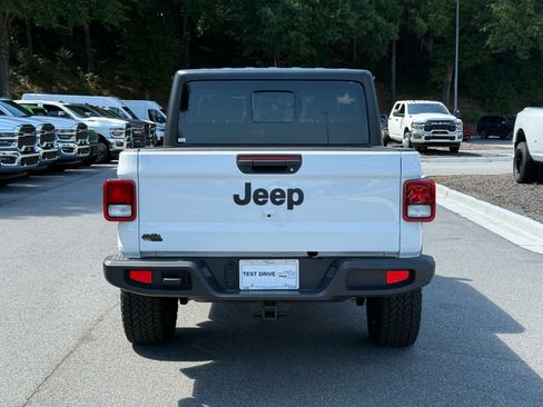 Used 2024 Jeep Gladiator Sport AWD/4WD image 4