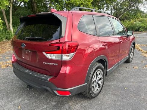 Used 2021 Subaru Forester Premium AWD/4WD image 3