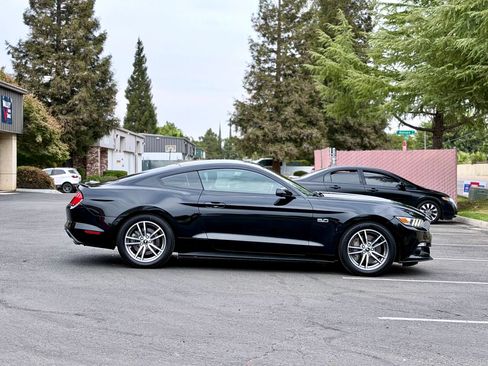 Used 2016 Ford Mustang GT RWD image 2