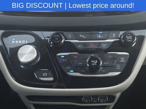 Used 2023 Chrysler Pacifica Touring-L FWD image 37
