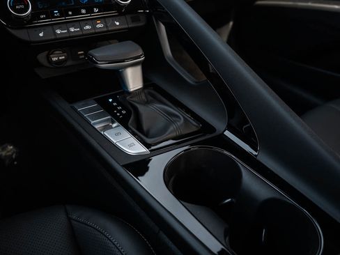 New 2026 Hyundai Elantra Limited image 25