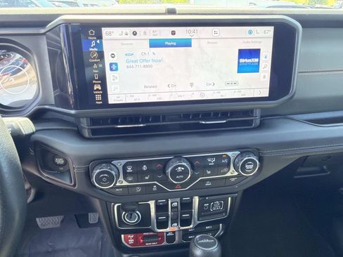 Used 2024 Jeep Gladiator Mojave w/ Technology Group AWD/4WD image 28