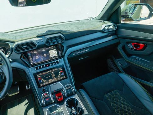 Used 2024 Lamborghini Urus Performante AWD/4WD image 64