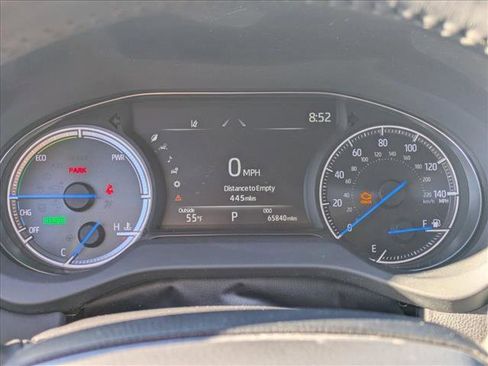 Used 2023 Toyota Venza XLE image 12