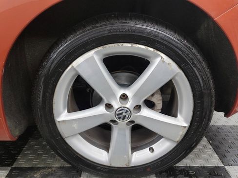 Used 2010 Volkswagen Beetle Red Rock FWD image 19