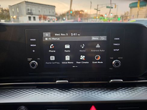 Used 2022 Kia Carnival LX image 21