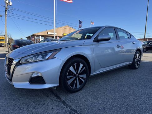 Used 2022 Nissan Altima 2.5 SV image 3