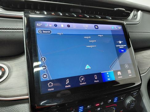 Certified 2024 Jeep Grand Cherokee L Limited w/ Luxury Tech Group II image 17