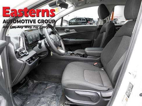 Used 2023 Kia Sportage LX AWD/4WD image 13