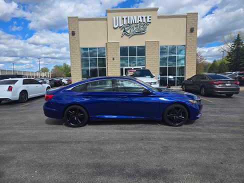 Used 2022 Honda Accord Sport image 1
