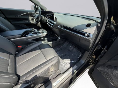Used 2025 Cadillac Lyriq Luxury AWD/4WD image 20
