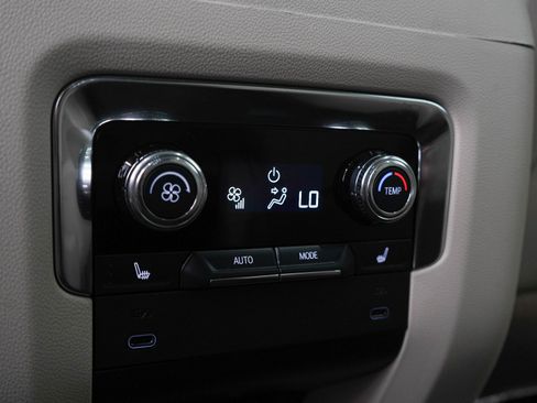 Used 2025 GMC Yukon Denali w/ Sun & Power Step Package AWD/4WD image 17
