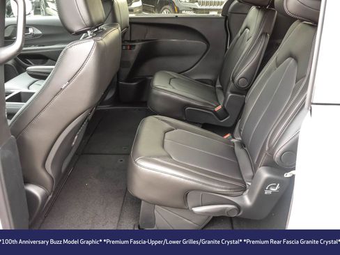 New 2026 Chrysler Pacifica Select image 9