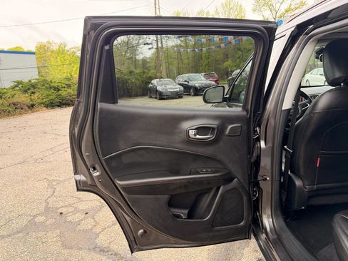 Used 2018 Jeep Compass Trailhawk w/ Leather Interior Group AWD/4WD image 21