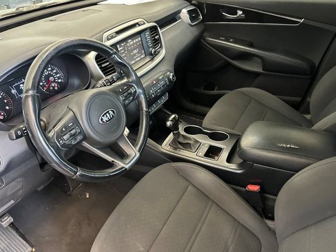 Used 2017 Kia Sorento FWD w/ LX Convenience Package image 10