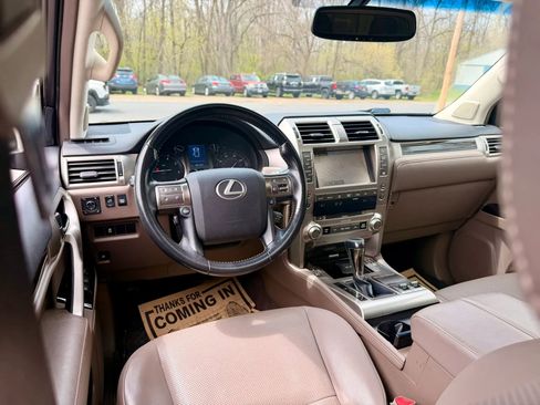 Used 2018 Lexus GX 460 w/ Navigation Package image 24