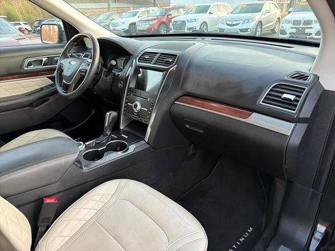Used 2018 Ford Explorer Platinum image 14