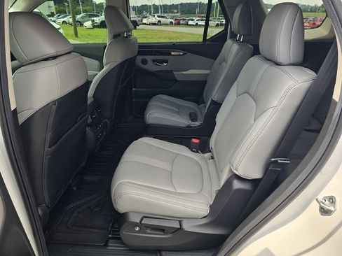Used 2025 Honda Pilot EX-L image 12