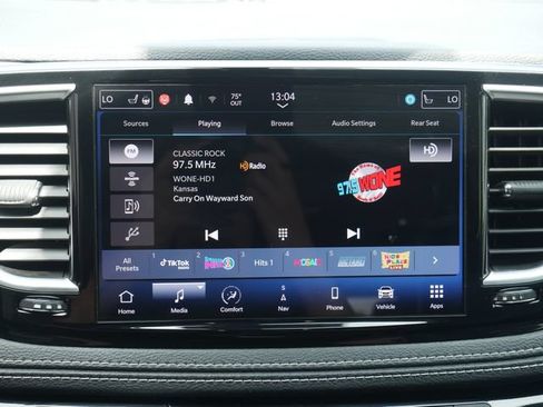 Used 2022 Chrysler Pacifica Limited w/ Uconnect Theater Family Group FWD image 19