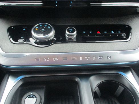 New 2026 Ford Expedition Tremor image 8