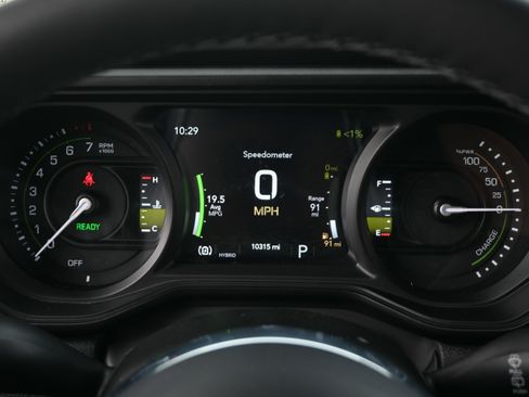 Used 2025 Jeep Wrangler Unlimited Sahara AWD/4WD image 19