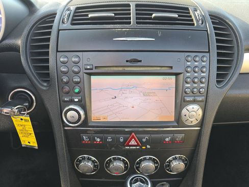 Used 2011 Mercedes-Benz SLK 300 image 9