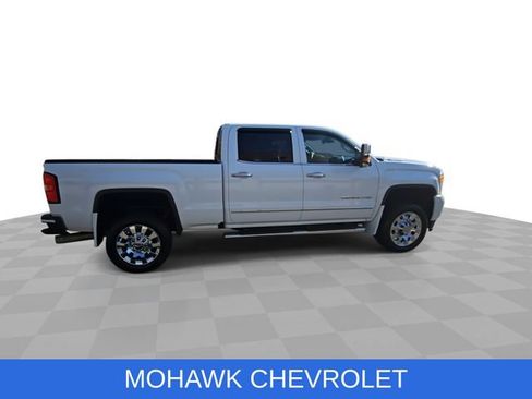 Used 2019 GMC Sierra 2500 Denali w/ Duramax Plus Package AWD/4WD image 9